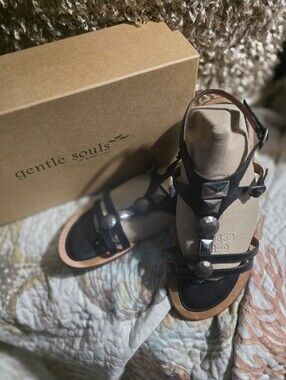 GENTLE SOULS Black Leather Urbanized Roman Sandals Size 8